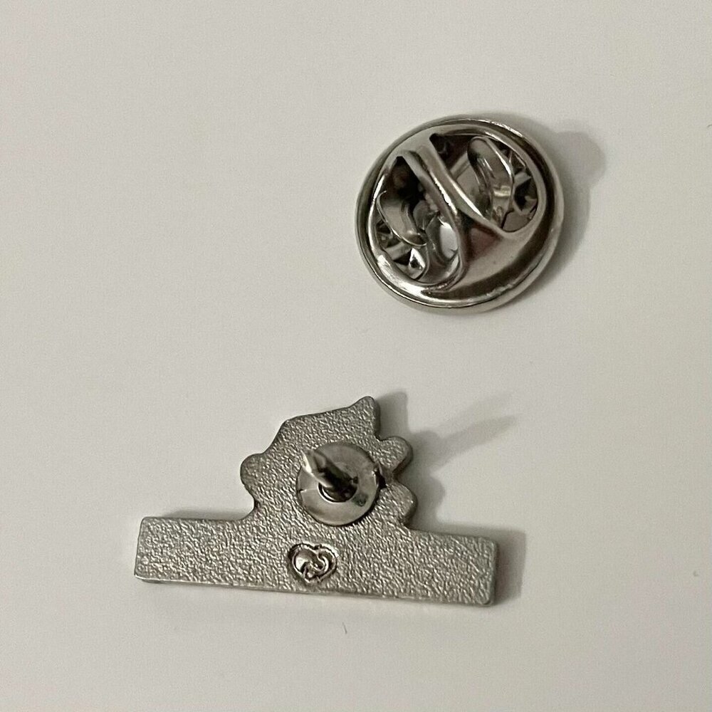 Meritor Logo Pin - Picture 4 of 8